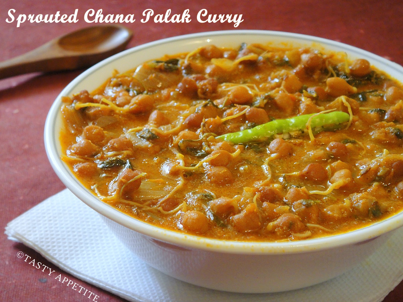 Sprouted Kala Chana Masala / Chana Palak Curry / How to make Sprouts at