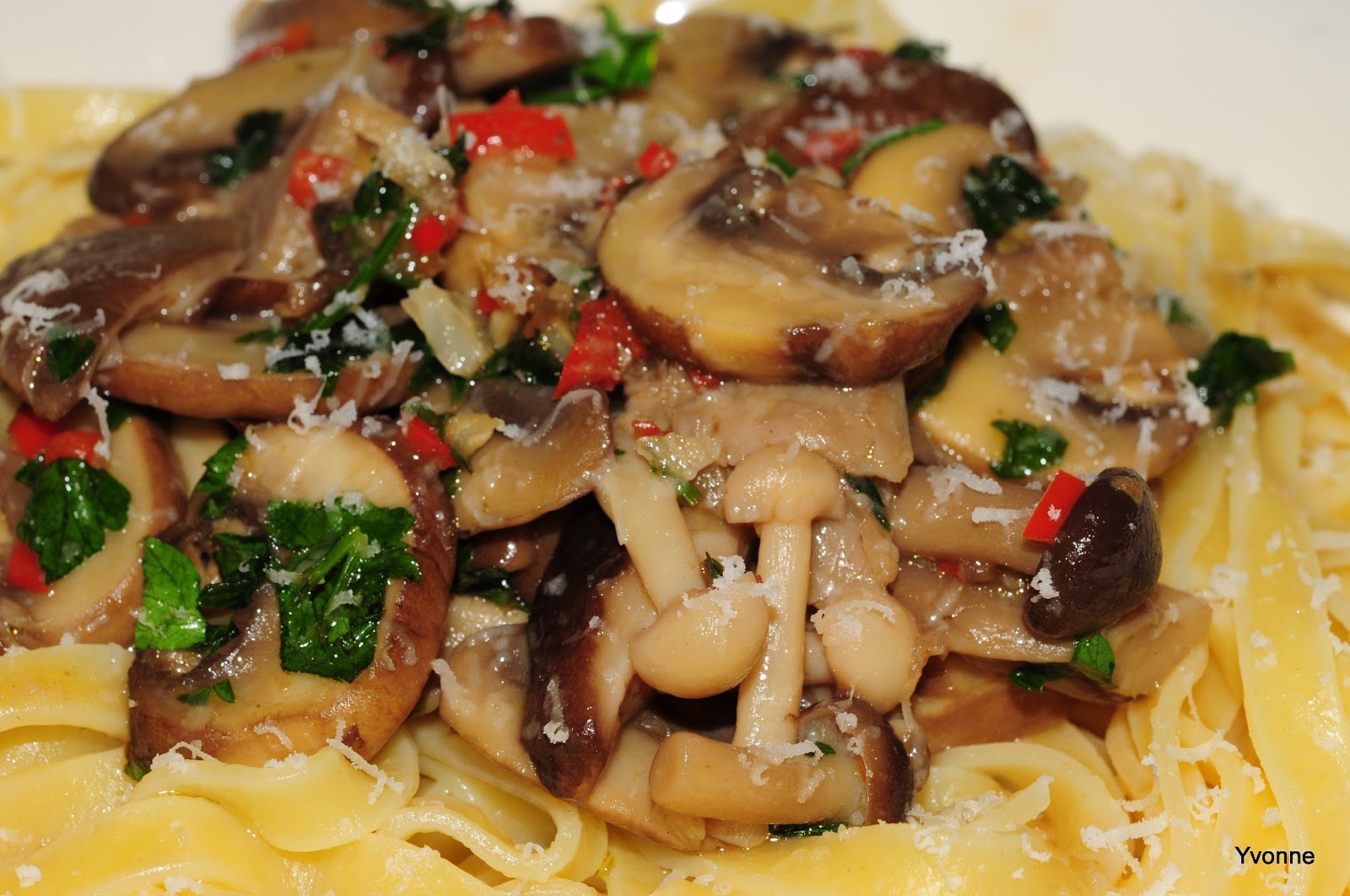 Tagliatelle al vino bianco con funghi