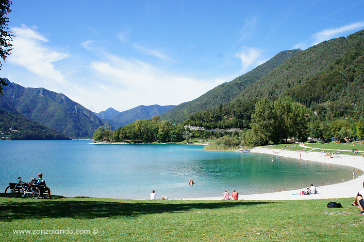 Lago di Ledro Trentino passeggiata sole cosa fare e vedere palafitte museo pedalò gita al lago picnic