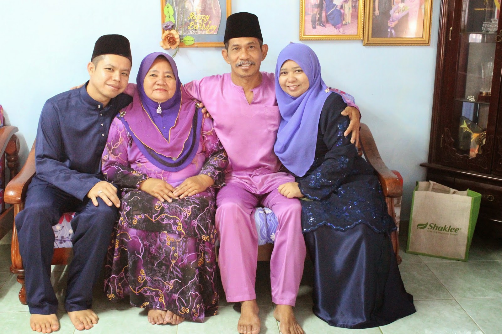 Adieyza Baju Kurung dan Baju Melayu Sedondon Suami Isteri