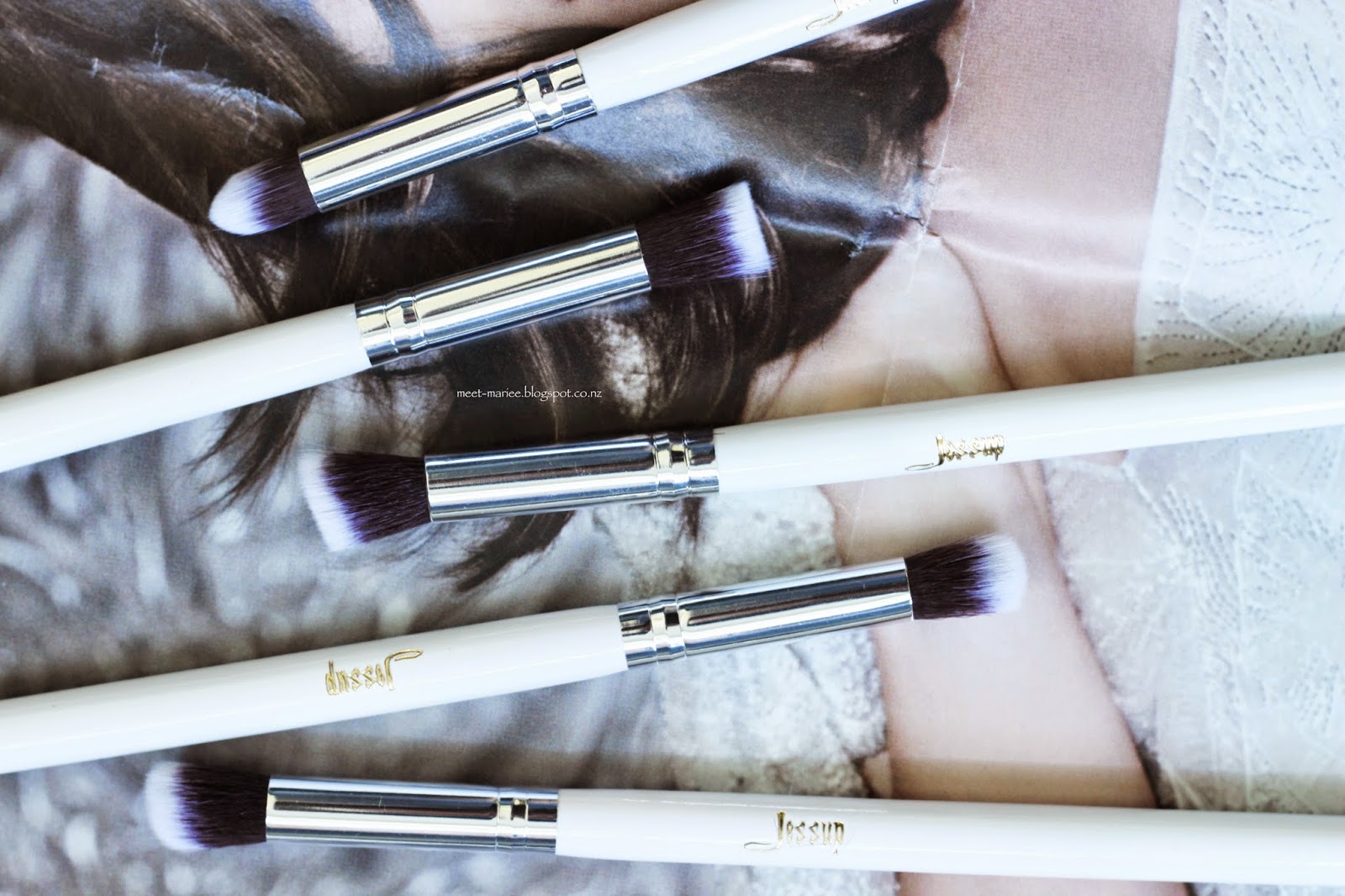 MEET MARIEE JESSUP Kabuki Face Brush Kit