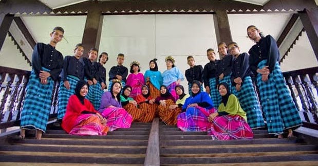 Pakaian Adat Sulawesi Selatan Nama Gambar dan 