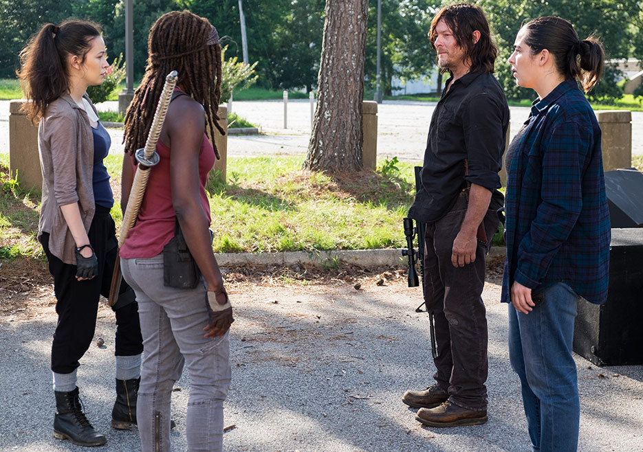 Daryl, Rosita, Michonne y Tara en el episodio 8x06 The King, the Widow and Rick de The Walking Dead