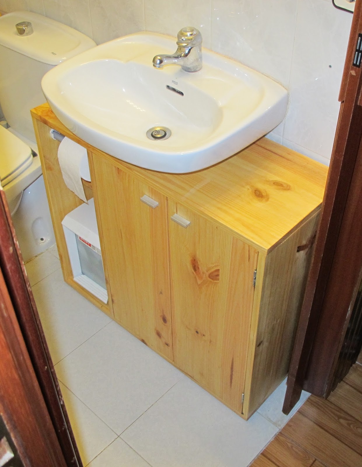 Mueble bajo lavabo de madera