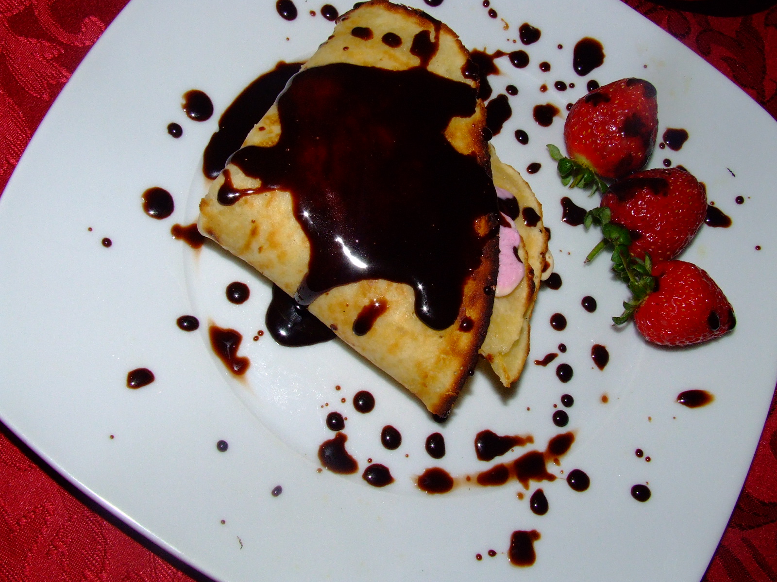 Na cozinha com os gatos Crepes com Gelado e Chocolate Quente