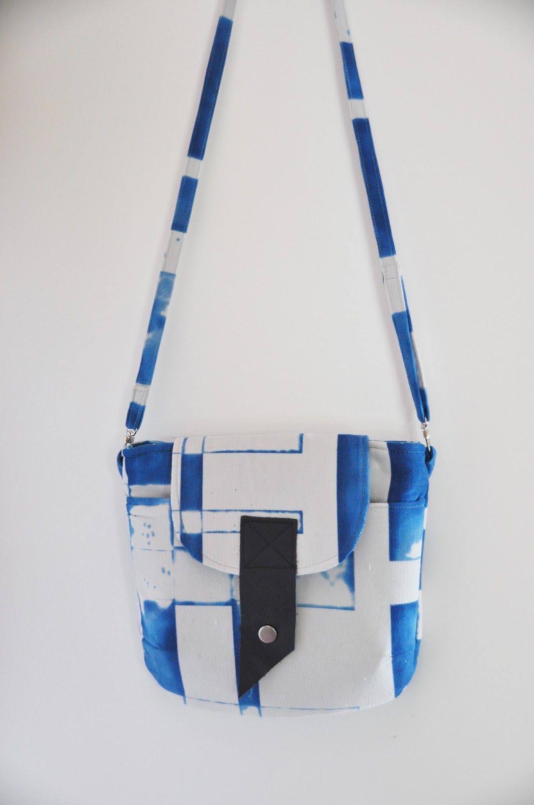 Bloom's Endless Summer Noodlehead Gatherer Crossbody Bag