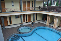 sewa villa di puncak green apple tipe hanjawar 10 kamar tidur kolam renang pribadi