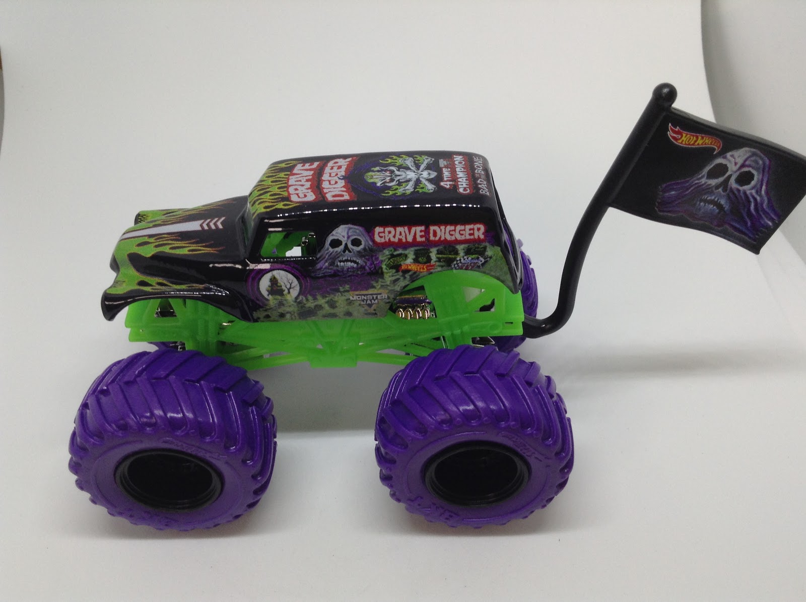 Julian's Hot Wheels Blog: Grave Digger Monster Jam Truck (2017 Color