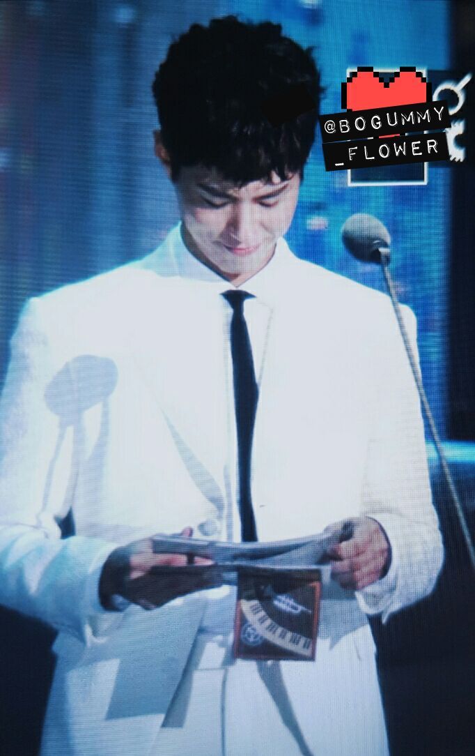 박보검 어제자 흰수트, 레드카펫 입장.gif | 인스티즈