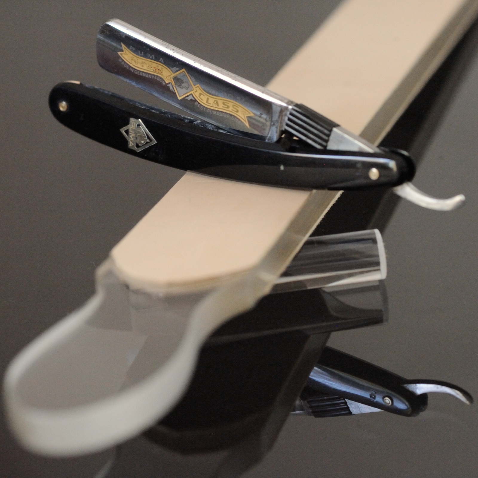 Tradisign calf leather straight razor paddle strop