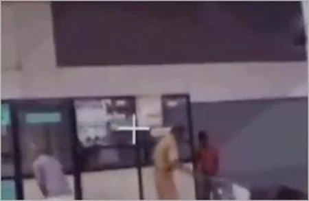 Security officers violently attack Passengers in Thamabnoor KSRTC bus stand, Thiruvananthapuram, News, Passengers, Police, Case, Custody, Arrest, Kerala