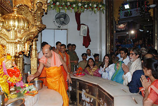 Amithabh, Aishwarya and Abhishek visits Siddhivinayak temple