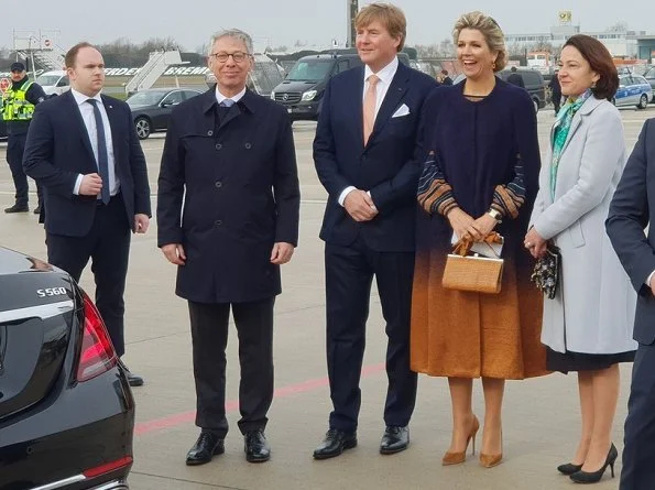 Queen Maxima wore Jantaminiau cape coat and dress