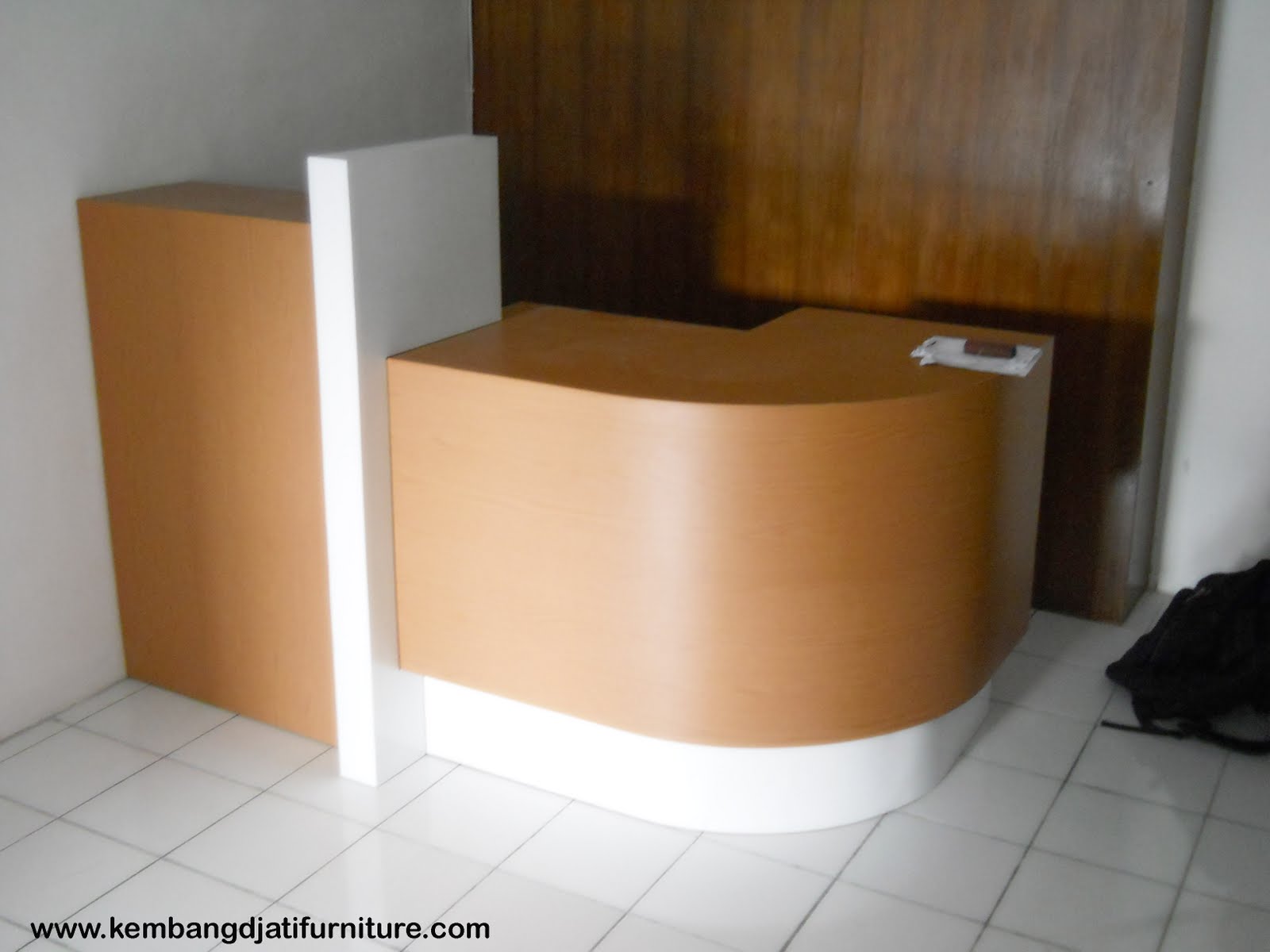  Meja Resepsionis  dan Backdrop Panel