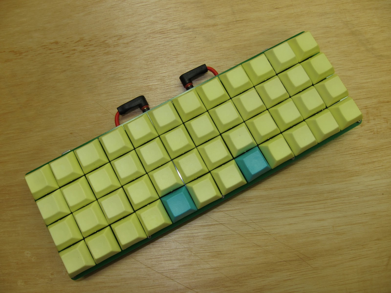 40% Keyboards: Conjoined Let's Split