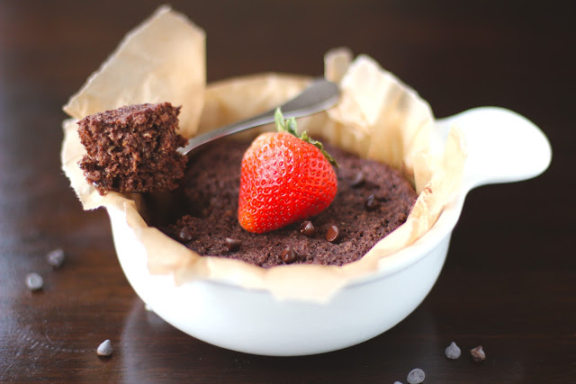 You can make this Chocolate Quinoa Flake Microwave Cake in 5 minutes flat! It's low fat, sugar free, gluten free, and vegan, but without the healthy taste.