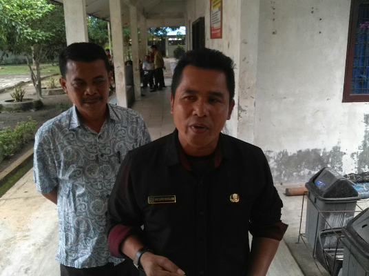 KA UPT Sapri Moesa didampingi Irawadi saat ditemui sejumlah wartawan KA UPT Sapri Moesa didampingi Irawadi saat ditemui sejumlah wartawan