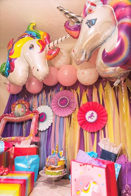 Put together your own fast and easy DIY unicorn party with these party decoration ideas and fun unicorn cake.