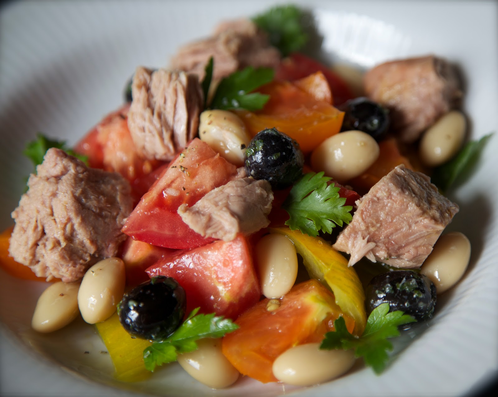 KochKunst: Tomatensalat mit Thunfisch und weißen Bohnen