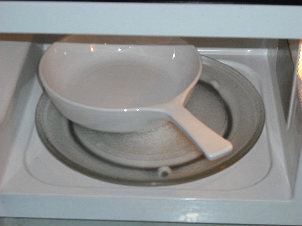 CorningWare 411: Microwaving With Montgomery Ward - Grilled Cheese Sandwich