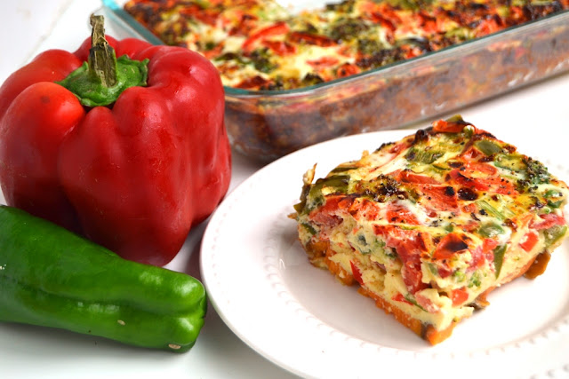 Vegetable Egg Bake with Sweet Potato Crust is loaded with bell peppers, tomatoes and broccoli for a protein and vegetable packed start to your day and is the perfect dish for meal prep! www.nutritionistreviews.com