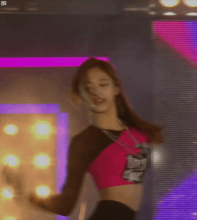 진짜 이상한 옷 입고 열일하는 트와이스 쯔위 | 인스티즈