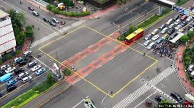 Yellow Box Junction (YBJ) sebagai marka jalan di persimpangan
