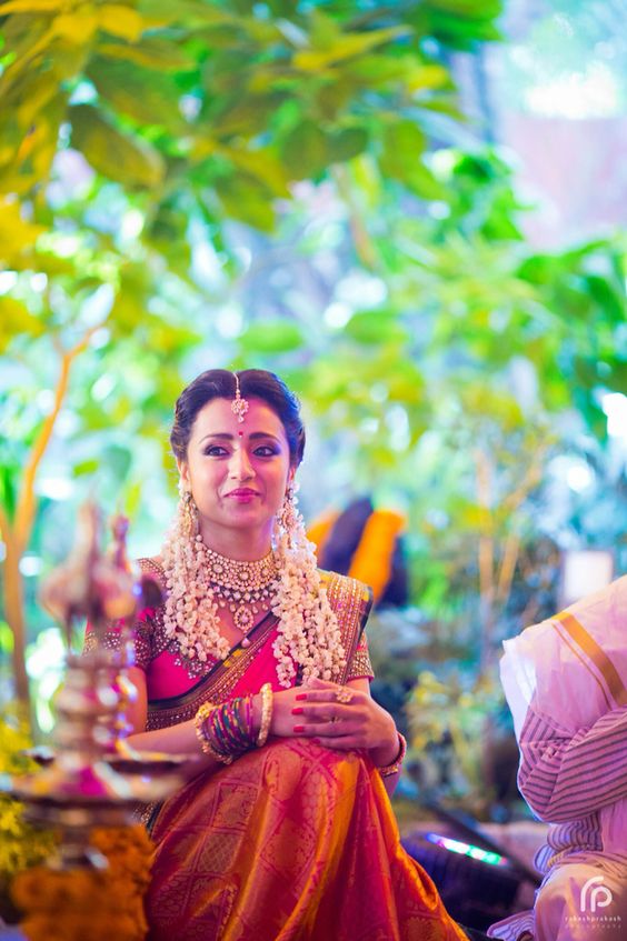 18 Indian Wedding Hairstyles with Jasmine Flowers | Indian hairstyles,  Indian wedding hairstyles, Hairstyles kerala