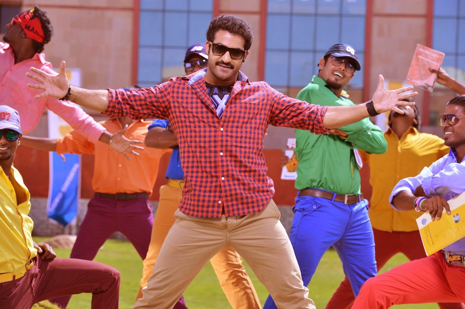 Rabhasa-movie-latest-stills-hd-006.jpg
