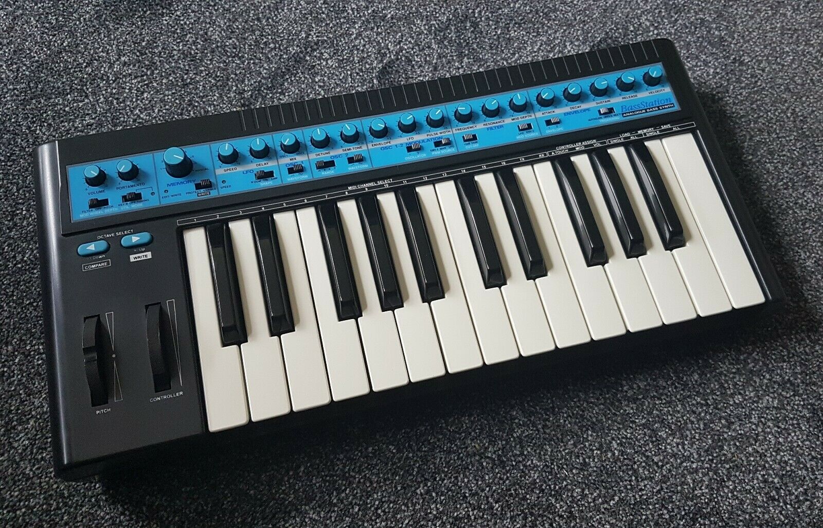MATRIXSYNTH Novation Bass Station Keyboard Classic 90s Analogue Mono