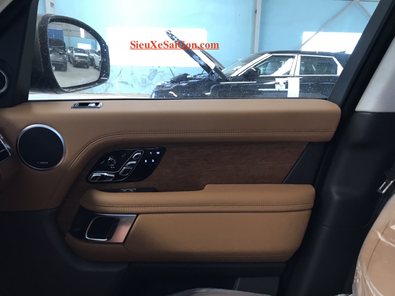 Siêu Phẩm SUV Range Rover LWB Mới 5 Chỗ Đời 2018 Model 2019 Màu Bạc ÁNh kim vừa về việt nam với giá trên 10 tỷ đồng có gì mới và đặc biệt