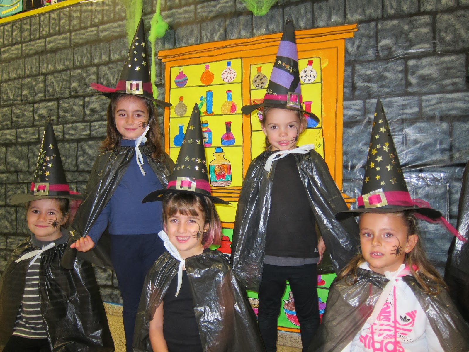 LA CLASE DE LUNA CELEBRAMOS LA FIESTA ANUAL DE BRUJAS Y BRUJOS