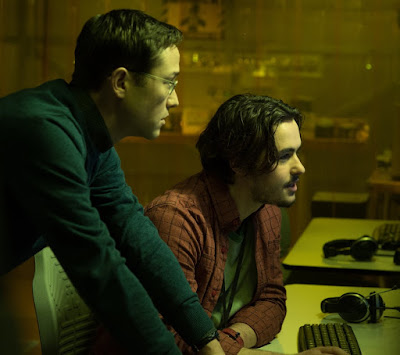 Joseph Gordon-Levitt and Ben Schnetzer in Snowden