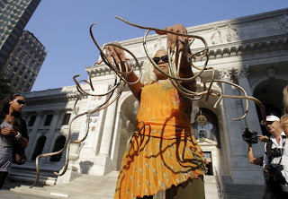 PICTURE of Woman WIth Worlds Longest Nails 1