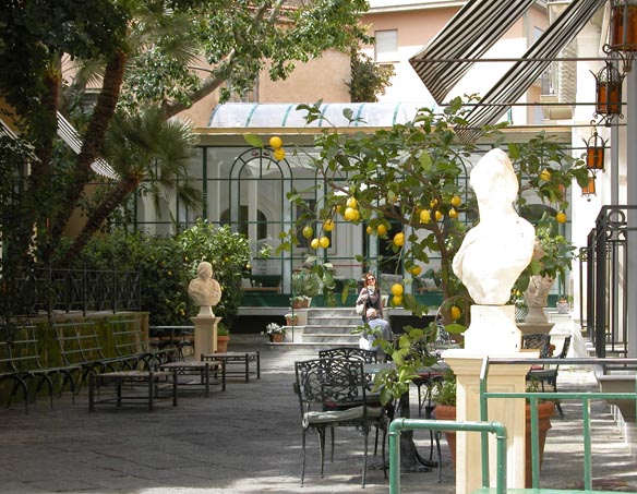 happy to make: Roof and Courtyard Gardens and vertical living in Italy