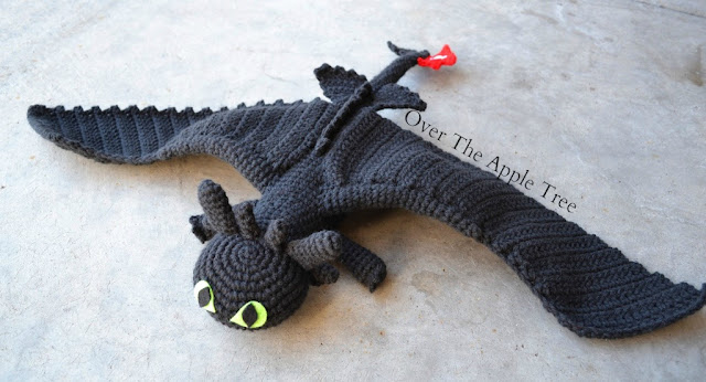Crochet Toothless from How To Train Your Dragon, Over The Apple Tree