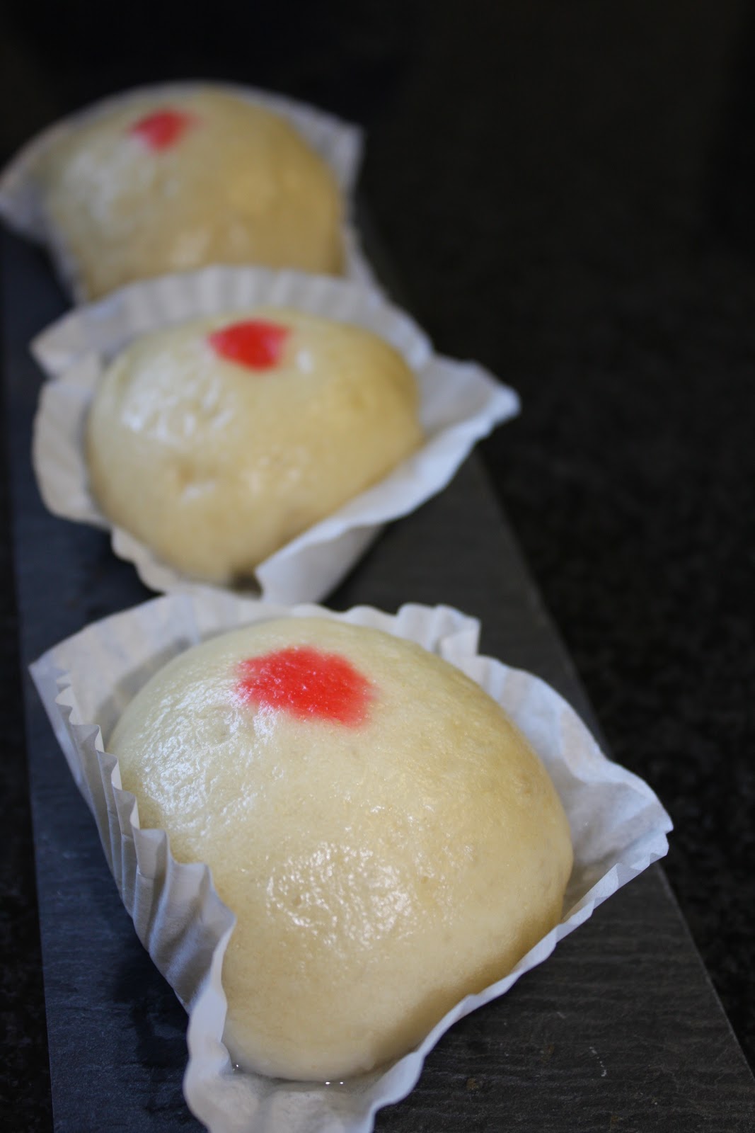 Kreasi Dapur Iis Sukendar: Pau (Roti Kukus)