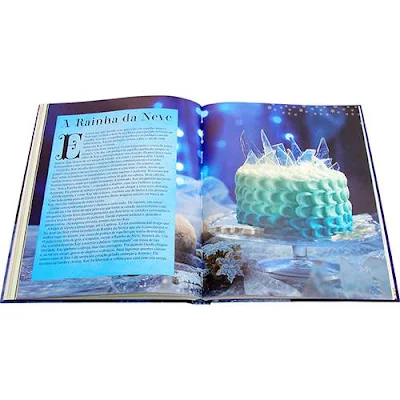 Livro com receitas de bolos inspirados em contos de fadas