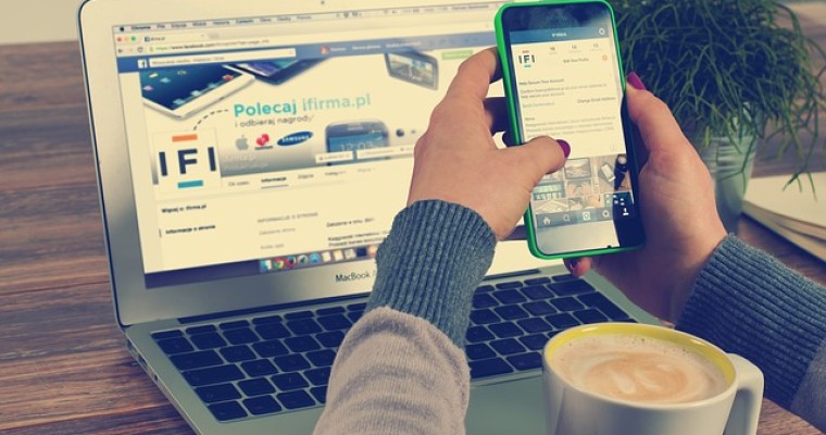 Biểu tượng cảm xúc và icon Facebook chat độc đáo