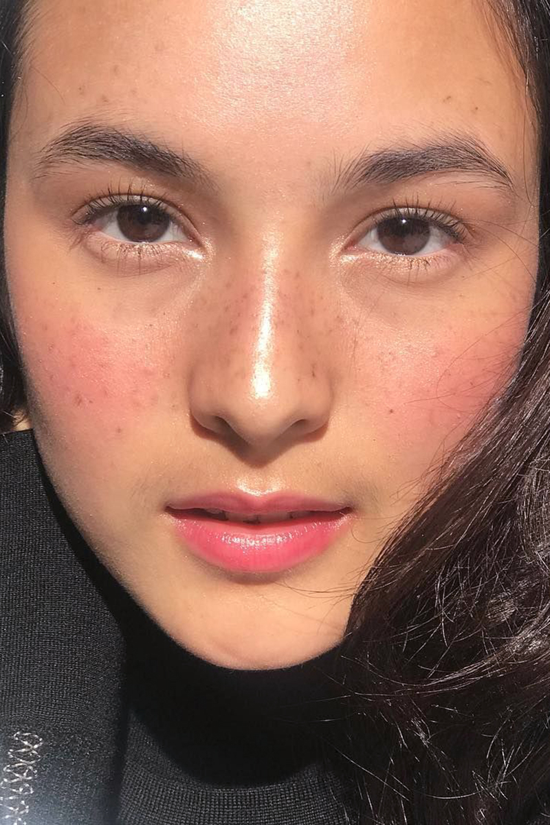 Chelsea Islan pamer Makeup FreckLess