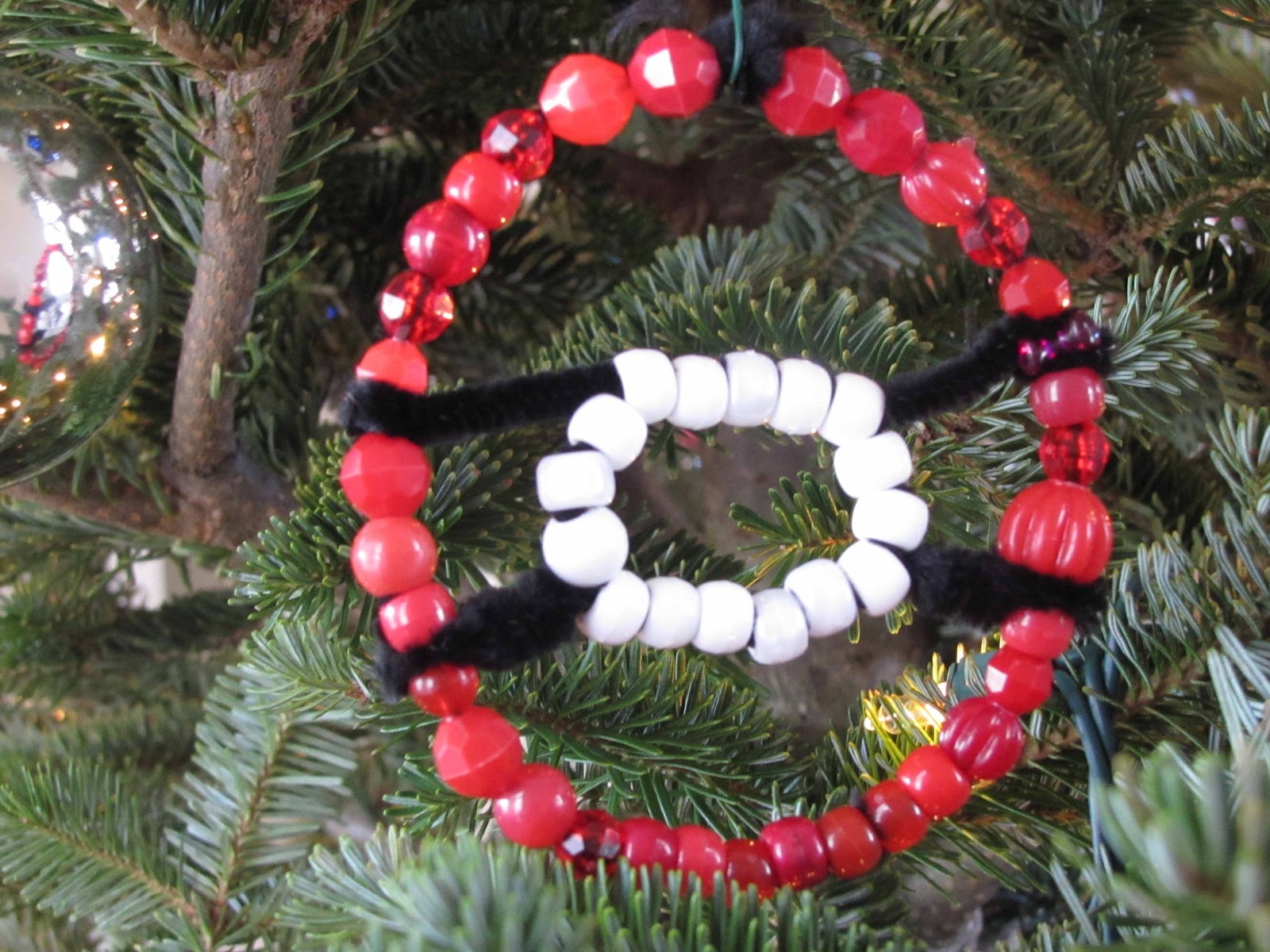 10 Easy Christmas Ornaments the Kids Can Make | School Time Snippets