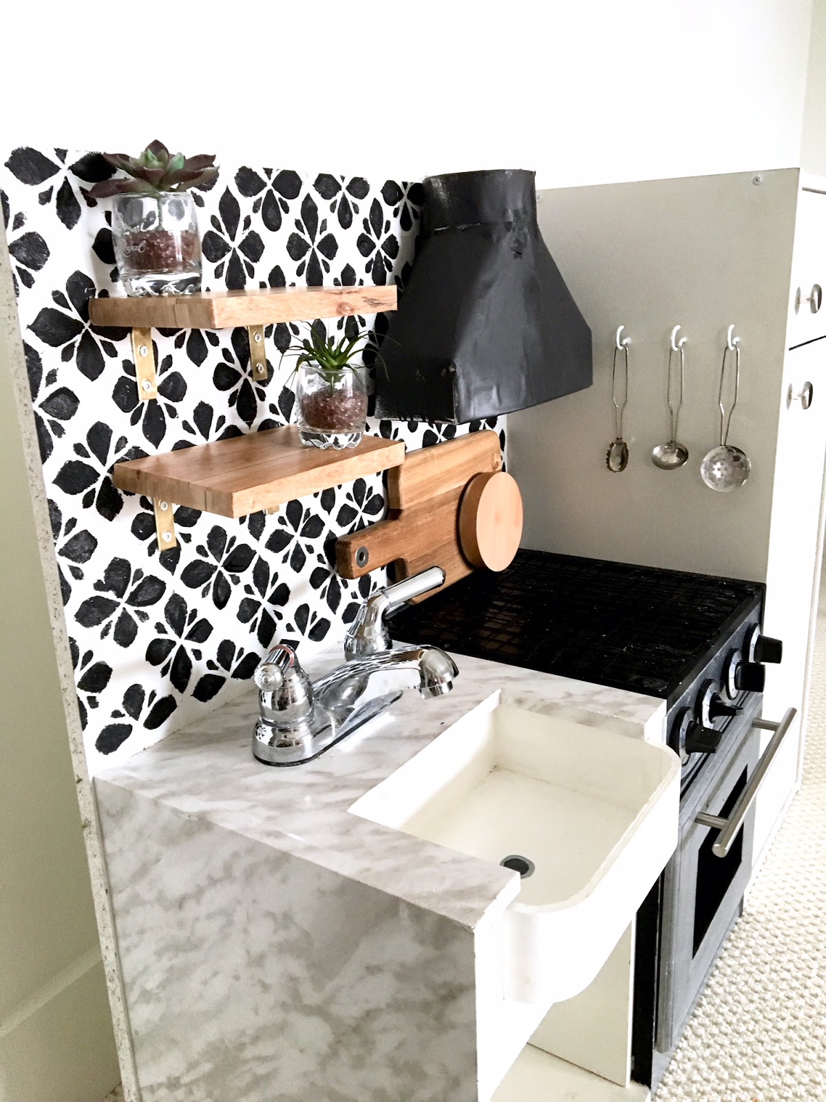 DIY-play-kitchen-remodel-harlow-and-thistle