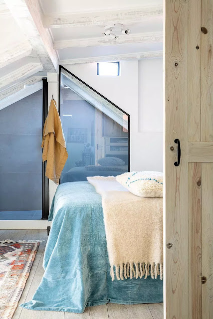 A rustic-chic attic apartment in Madrid