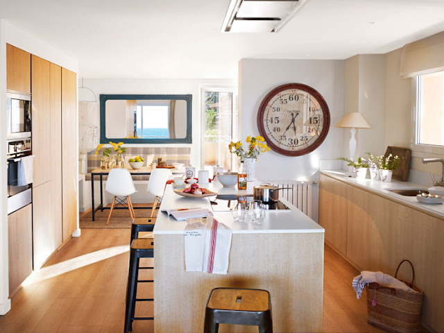 Decoração com azul marinho, casa de praia, casa confortável. Blog Achados de Decoração