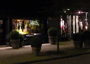Menno Kroon by night. I bought flowers here once when I passed to store . (kroon kl)