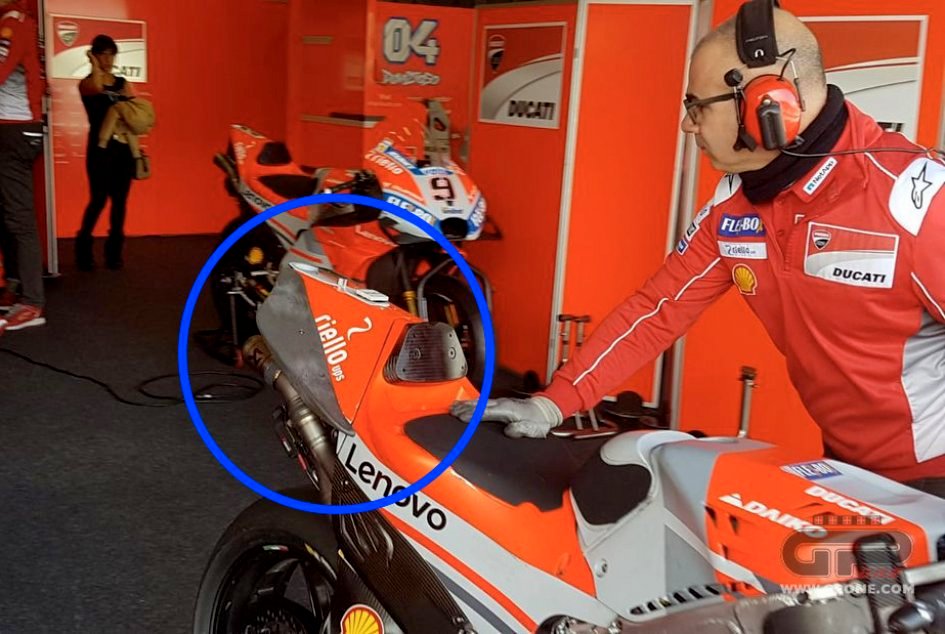 Masih liar menikung setelah trek panjang lurus, Ducati mencoba winglet ekor dan swingarm bar pada Desmosedici GP19
