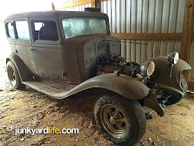 Rust-free 1932 Buick sedan barn find with DZ 302 parked for 39 years in Alabama