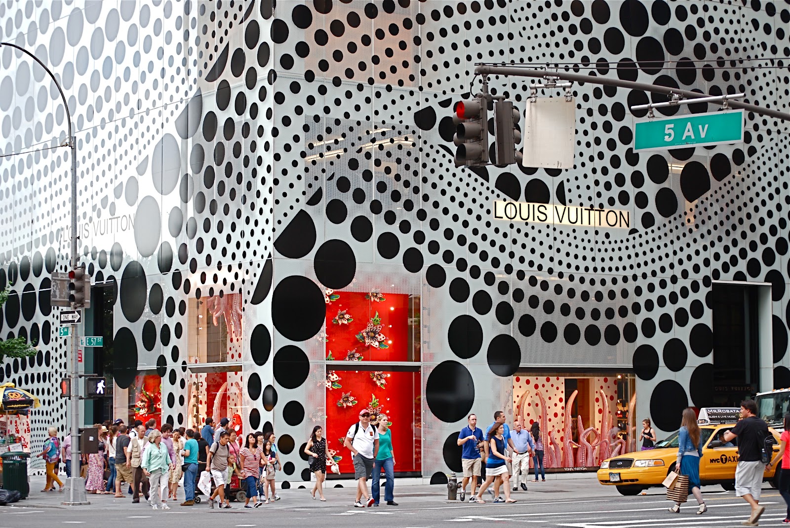 NYC ♥ NYC: Louis Vuitton Collaborates With Artist Yayoi Kusama - Manhattan Flagship Store Facade ...