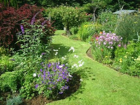 ENGLISH COUNTRY COTTAGES: Designing the Country Cottage Garden