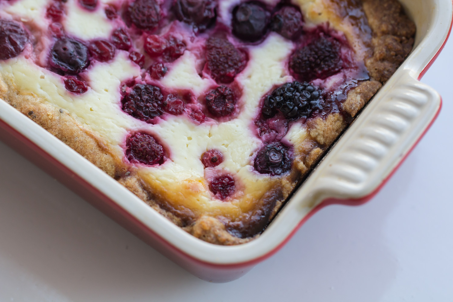 Lemon QuarkBerries Cake